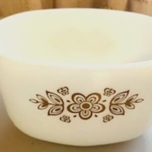 Vintage Pyrex white small gravy boat